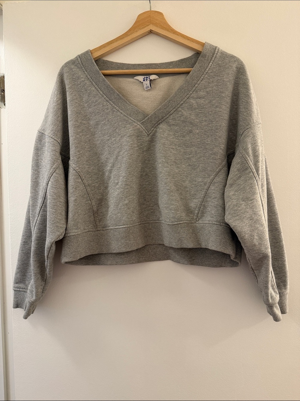 JoyLab Gray V-Neck Cropped Pullover Sweater Size Small